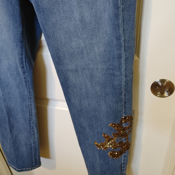 Chicos sz 3 jeans, embellishes are gold sequins on front and back. EC. JEGGING. - Picture 9 of 14